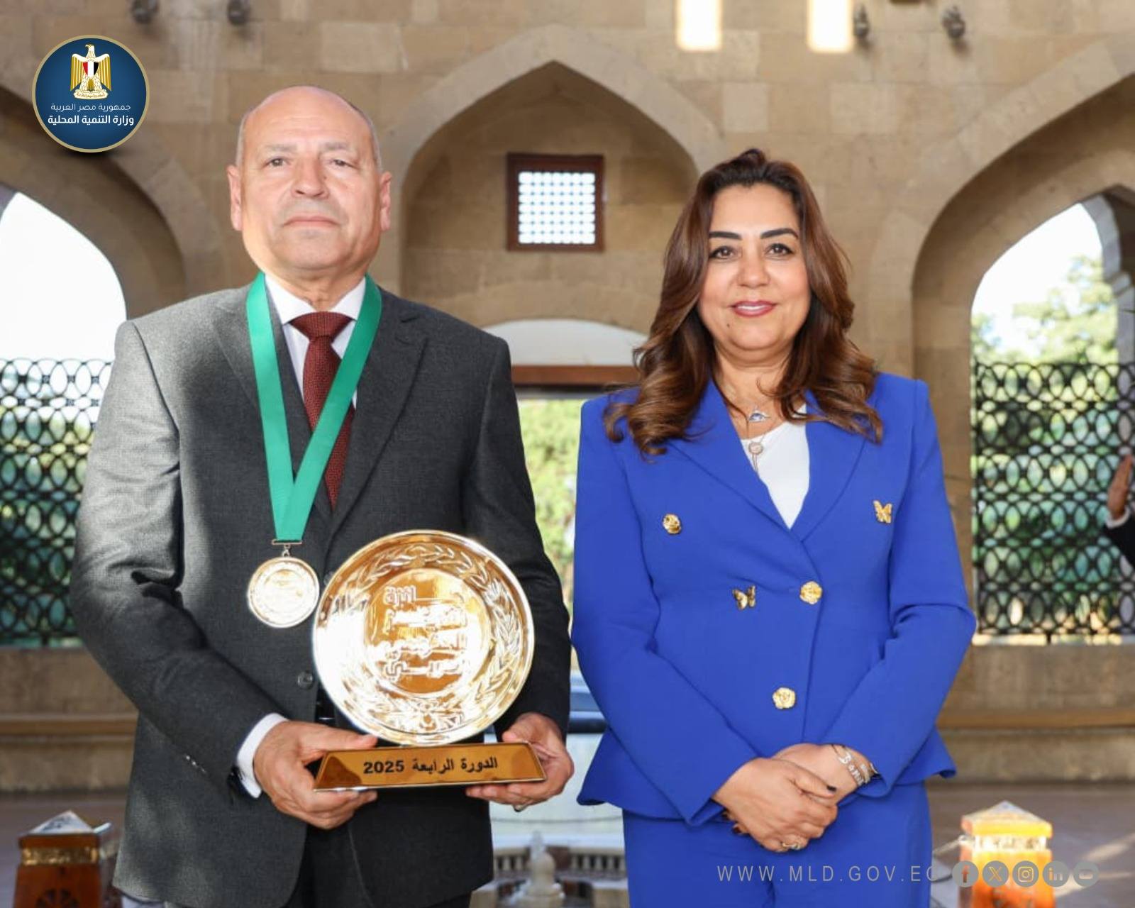 محافظ القاهرة يحصد جائز الاسمرات